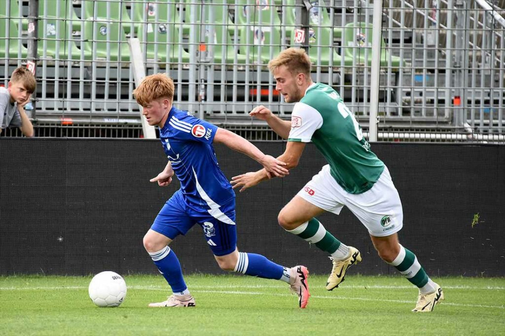 Morten Wahl (re., VfB Lübeck) erzielt beide Treffer für den VfB II. © 2024 Olaf Wegerich Morten Wahl (re., VfB Lübeck) erzielt beide Treffer für den VfB II. © 2024 Olaf Wegerich