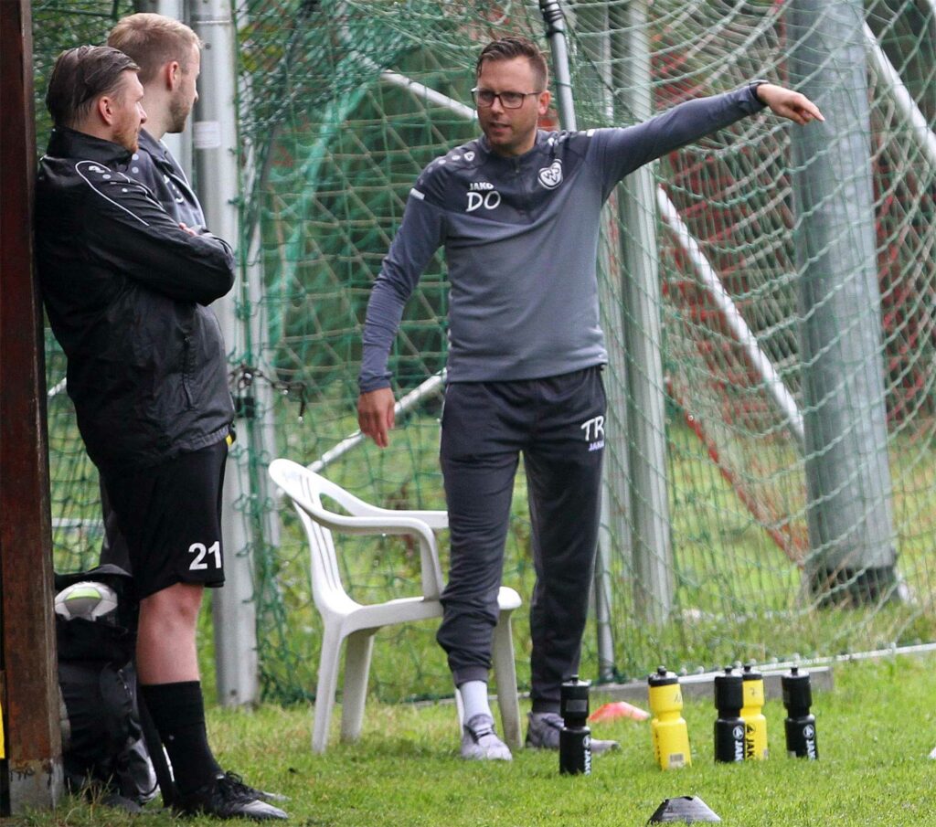 Wiks Coach Dannie Osterhoff. Wiks Coach Dannie Osterhoff.