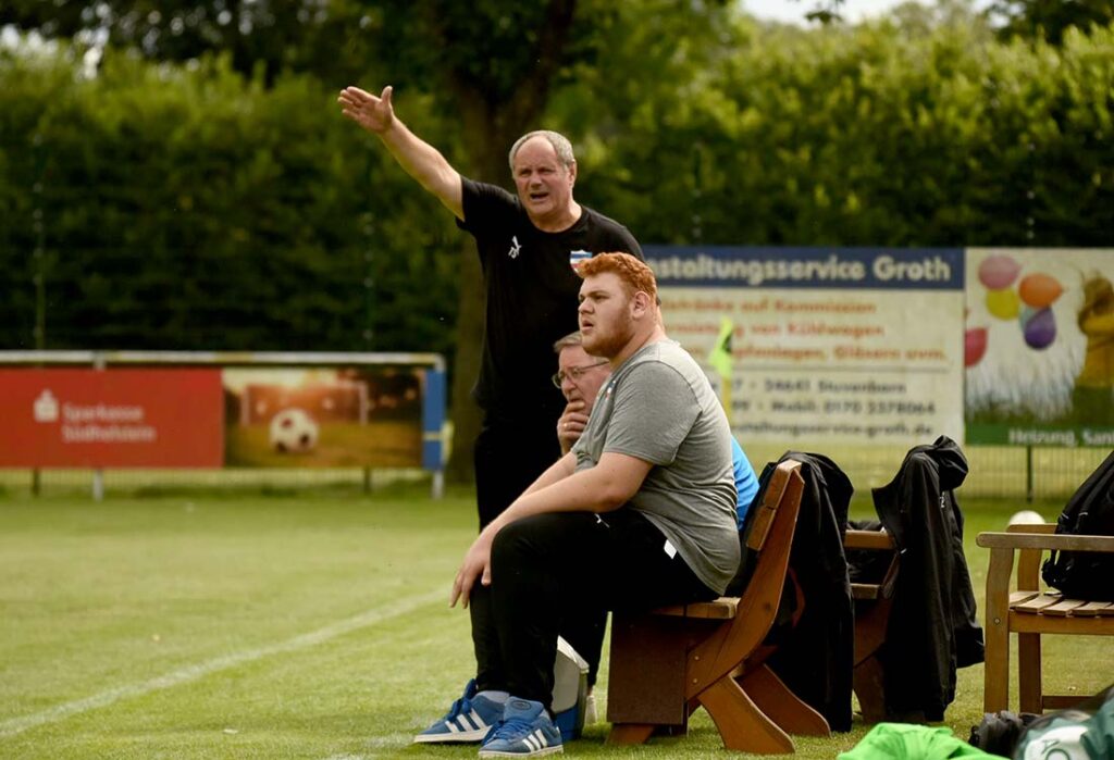 Inter-Coach Thomas Schwantes gibt die Richtung vor. © 2025 Olaf Wegerich Inter-Coach Thomas Schwantes gibt die Richtung vor. © 2025 Olaf Wegerich