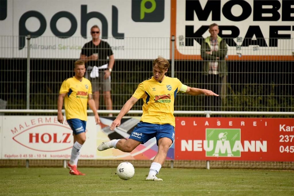 Mats Klüver der Denker und Lenker im Spiel von Todesfelde.© 2025 Olaf Wegerich Mats Klüver der Denker und Lenker im Spiel von Todesfelde.© 2025 Olaf Wegerich