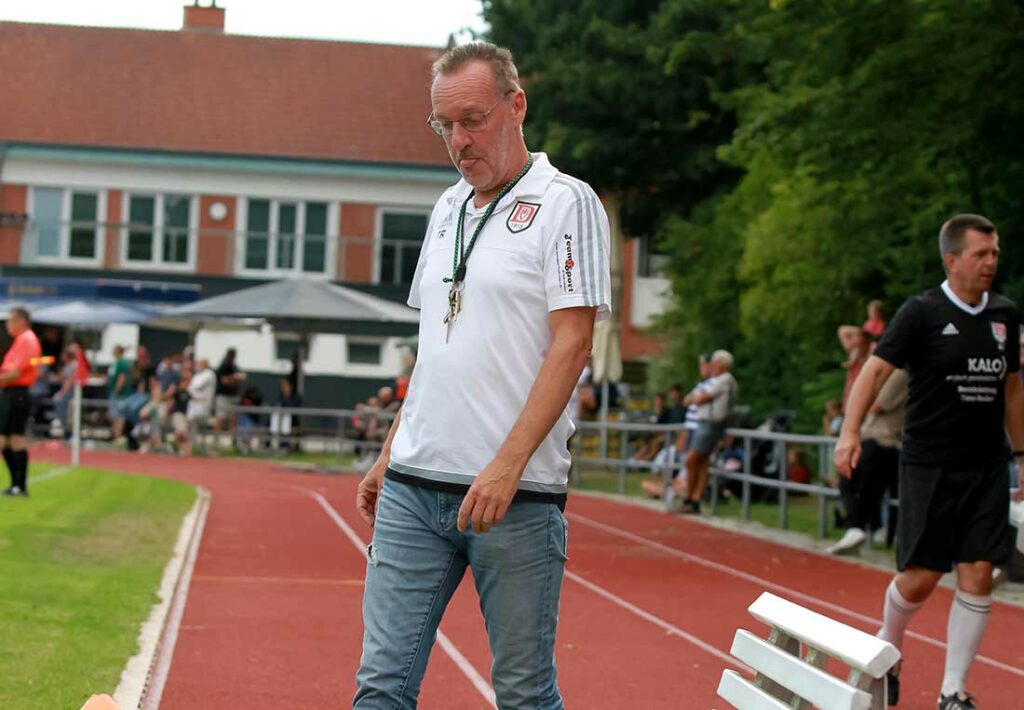 Dänischenhagens Trainerfuchs Frank Knocke freut sich diebisch nach seinem Schachzug nach dem Rückstand (Archivfoto). Quelle: Ismail Yesilyurt