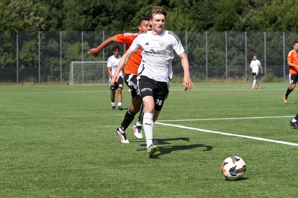 Lucas Sylla (TSV Kronshagen) bei einem seiner gefährlichen Läufe auf dem Flügel. © 2026 Ismail Yesilyurt Lucas Sylla (TSV Kronshagen) bei einem seiner gefährlichen Läufe auf dem Flügel. © 2026 Ismail Yesilyurt