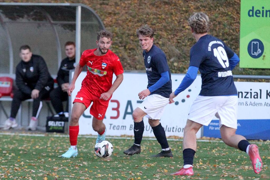 Till Borner (Inter Türkspor Kiel) am Ball sucht den Weg in den Strafraum. © 2025 Ismail Yesilyurt Till Borner (Inter Türkspor Kiel) am Ball sucht den Weg in den Strafraum. © 2025 Ismail Yesilyurt