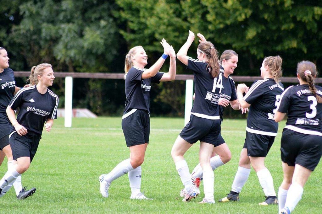 Fortuna feiert das 1:0. Quelle: Hanna Beuck Fortuna feiert das 1:0. Quelle: Hanna Beuck