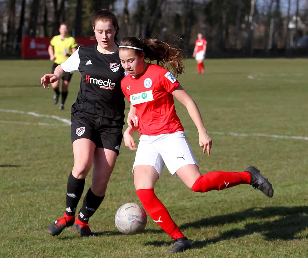 Sophia Schalke (re.) hatte die einzige Chance für die Störche (Szene aus dem Spiel gegen Magdeburg). Sophia Schalke (re.) hatte die einzige Chance für die Störche (Szene aus dem Spiel gegen Magdeburg). © Ismail Yesilyurt