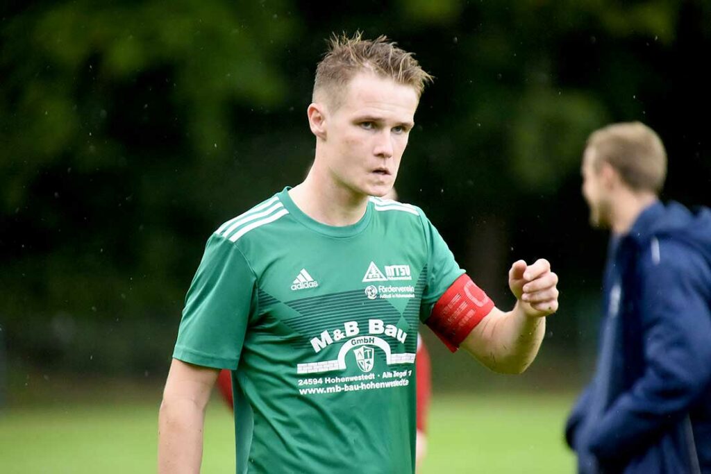 Tjark Sievers hat den Lauf seines Lebens - in Heikendorf traf der Hohenwestedter Kapitän zum 6. Mal in der aktuellen Saison (Archivfoto). © 2022 Olaf Wegerich