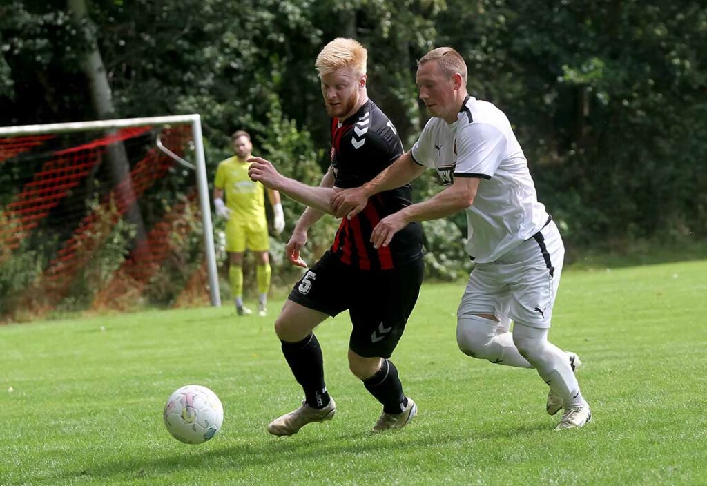 Jark Decker (li.) und der TSV Kropp bleiben ohne Gegentor. © 2024 Ismail Yesilyurt Jark Decker (li.) und der TSV Kropp bleiben ohne Gegentor. © 2024 Ismail Yesilyurt