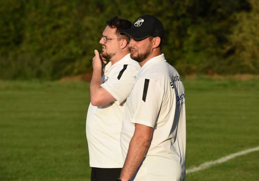 Bitteres und unvorstellbares Ende  für das Wasbeker Trainer-Team mit Pasquale Rüdiger trotz starker Vorstellung. © 2024 Olaf Wegerich
