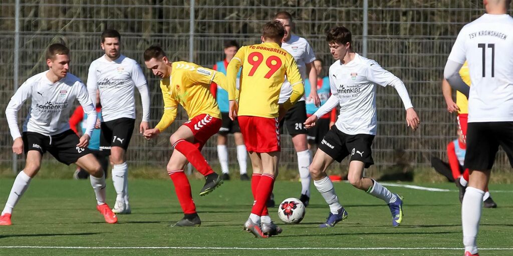 In der Abstiegsrunde der Oberliga reichte das 1zu0 durch Marvin Müller (am Ball) für den TSV Kronshagen nicht aus. © Ismail Yesilyurt