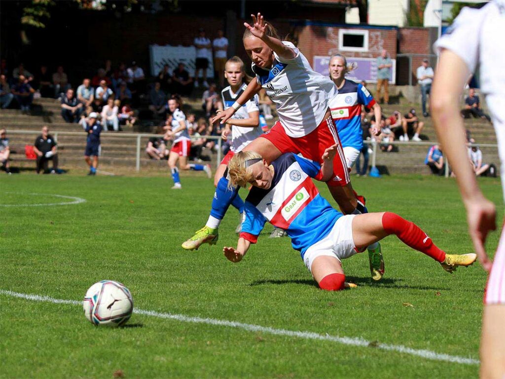 Defensivspielerin Luiza Zimmermann, die sich im Spiel gegen den Hamburger SV mit vollem Körpereinsatz in den Zweikampf wirft, erzielte auch ein Tor (Archivfoto). Quelle: Ismail Yesilyurt