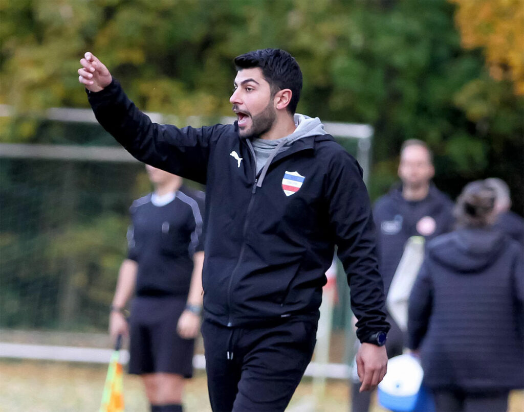 Onur Cokgez ist stets mit vollem Elan dabei, Inter Türkspor Kiel von der Seitenlinie anzutreiben. Onur Cokgez ist stets mit vollem Elan dabei, Inter Türkspor Kiel von der Seitenlinie anzutreiben. © Ismail Yesilyurt