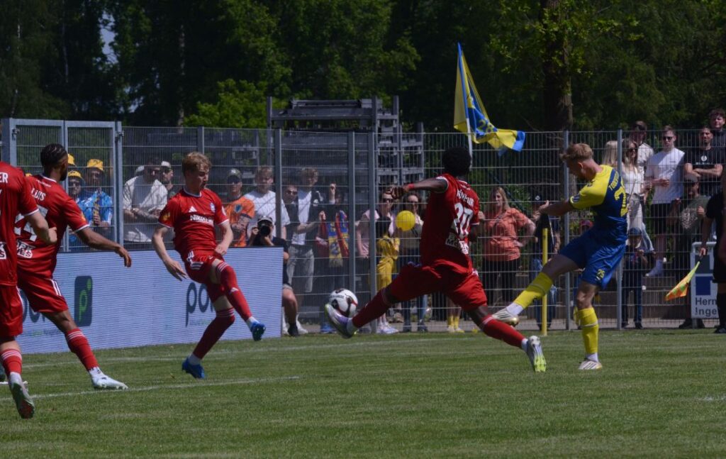 Die Hoffnung ist zurück. Tyler Körting mit dem 1-2 Anschlusstreffer für den SV Todesfelde. 2026 Olaf Wegerich