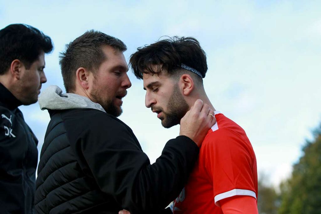 Alan Rahman (Rot-Schwarz Kiel), der 3 Tore gegen seinen Ex-Verein, wird sicherlich viel Lob von Co-Trainer Tobias Nehren erhalten haben (Archivfoto). © 2022 Ismail Yesilyurt