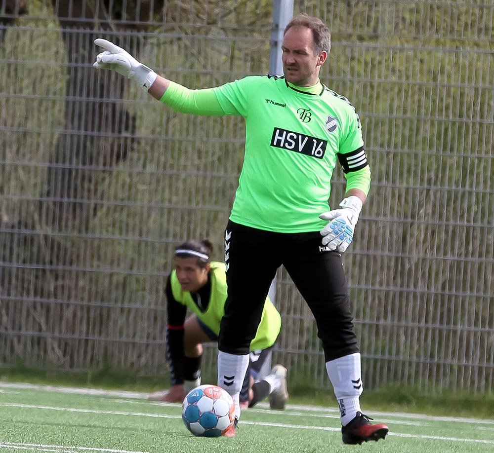 Thomas Bohrmann (Heikendorfer SV) rettete den HSV vor dem 2:3. Thomas Bohrmann (Heikendorfer SV) rettete den HSv vor dem 2:3. © Ismail Yesilyurt