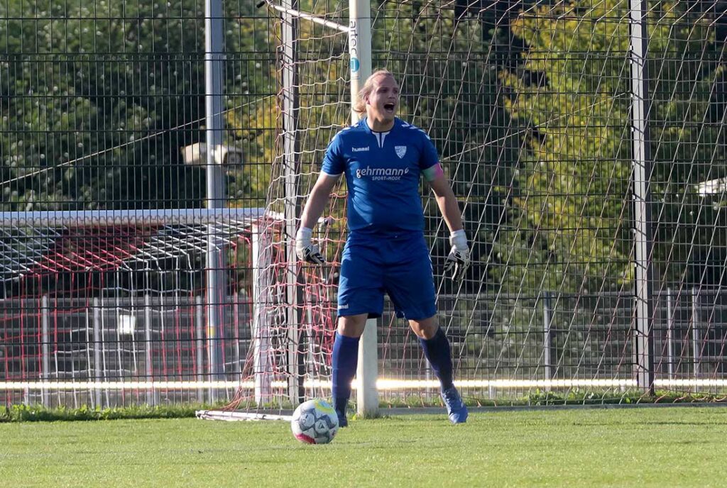 Nils Fischer (TSV Plön) muss die vielen Fehler seiner Vorderleute ausbaden. © 2024 Ismail Yesilyurt Nils Fischer (TSV Plön) muss die vielen Fehler seiner Vorderleute ausbaden. © 2024 Ismail Yesilyurt