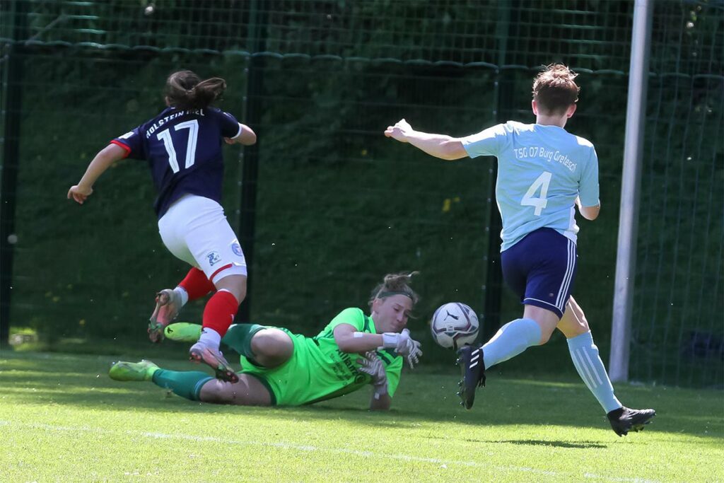 Diese Großchance durch Laetitia Mikolassek zum 2:0 bleibt ungenutzt. Diese Großchance durch Laetitia Mikolassek zum 2:0 bleibt ungenutzt. © Ismail Yesilyurt