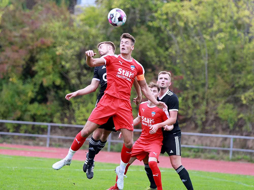 Das späte 3:2 (84.) durch Kapitän Almedin Bajrakarevic (vorne) reichte Inter Türkspor Kiel II noch nicht einmal für einen Punkt (Archivfoto). Quelle: Ismail Yesilyurt