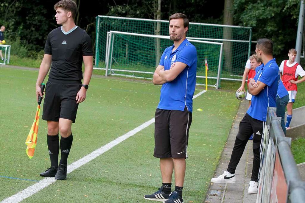 Spielertrainer Kevin Wölk (li., Oldenburger SV) war wieder aktiv auf dem Spielfeld dabei. © 2023 Ismail Yesilyurt