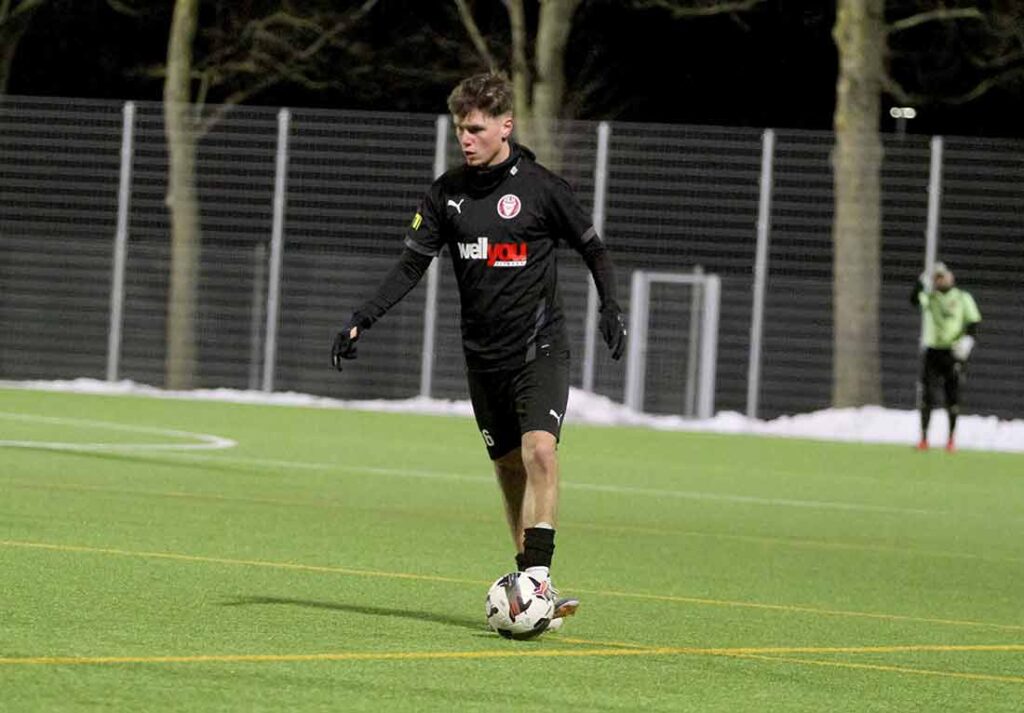 Jeppe Waschko ist 3:0-Torschütze für Kilia im Test gegen den Eckernförder SV. © 2025 Ismail Yesilyurt Jeppe Waschko ist 3:0-Torschütze für Kilia im Test gegen den Eckernförder SV. © 2025 Ismail Yesilyurt