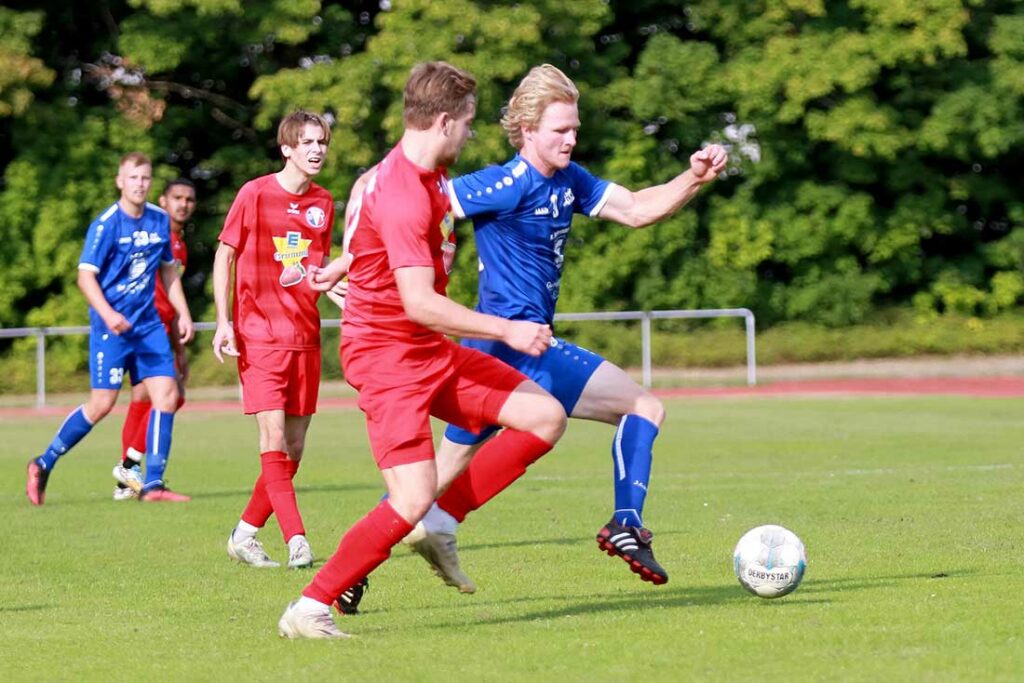 Johannes Schütt (re., Preetzer TSV) erzielte mit dem wichtigen 1:0 seinen vierten Saisontreffer (Archivfoto). Quelle: Ismail Yesilyurt