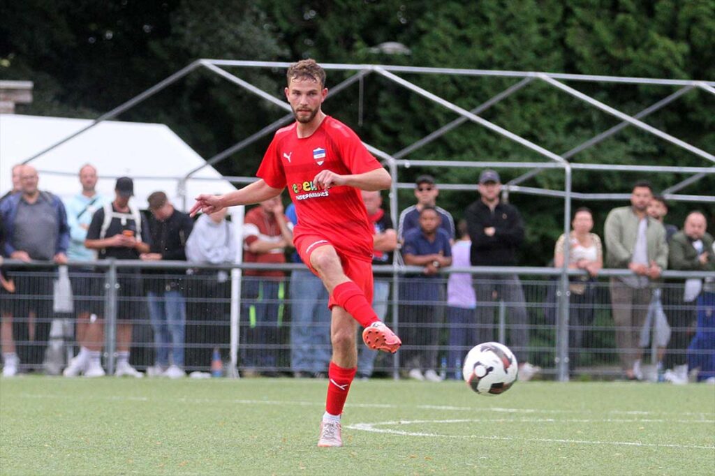 Till Börner (Inter Türkspor Kiel) hatte ein gutes Auge bei seinem Pass zur Führung. © 2025 Ismail Yesilyurt Till Börner (Inter Türkspor Kiel)hatte ein gutes Auge bei seinem Pass zur Führung. © 2025 Ismail Yesilyurt