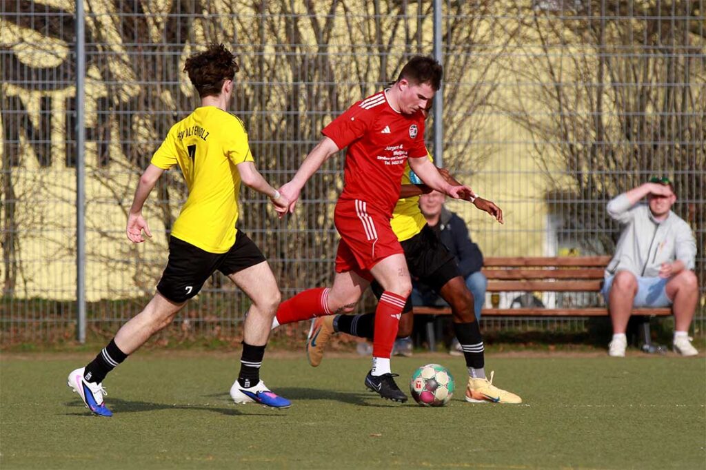 Jesse Jannsen (am Ball, SG Sarau-Bosau) traf zum 5:2 für die SG. © 2026 Ismail Yesilyurt Jesse Jannsen (am Ball, SG Sarau-Bosau) traf zum 5:2 für die SG. © 2026 Ismail Yesilyurt