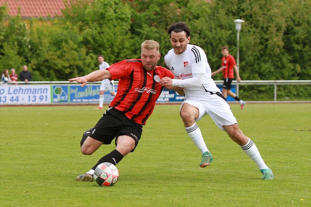Nico Schümann (Probsteier SG) gegen Burak Özcan (re., TSV Flintbek). © 2026 Ismail Yesilyurt Nico Schümann (Probsteier SG) gegen Burak Özcan (re., TSV Flintbek). © 2026 Ismail Yesilyurt