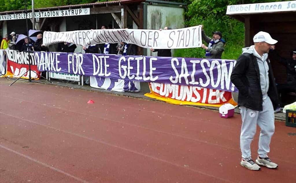 Vor dem Spiel – Die VfR-Fans bedanken sich für die Saison. Vor dem Spiel - Die VfR-Fans bedanken sich für die Saison