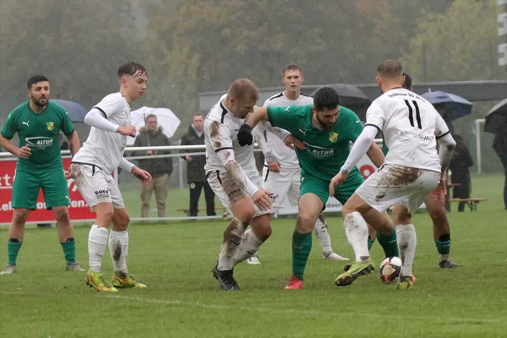 Gleich fällt das 1:1 durch Rami Ismail (am Ball, MED SV) gegen die Probsteier SG. © 2023 Ismail Yesilyurt