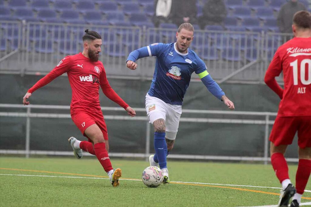 Berat Ayyildiz (li., Kilia Kiel) im Zweikampf mit SSV-Kapitän Bastian Schaffer. © 2024 Ismail Yesilyurt Berat Ayyildiz (li., Kilia Kiel) im Zweikampf mit SSV-Kapitän Bastian Schaffer. © 2024 Ismail Yesilyurt