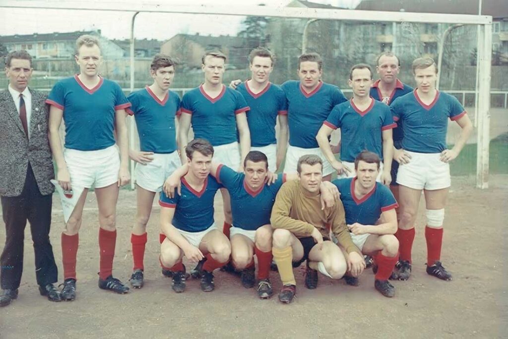 Die Ligamannschaft Holsatia Kiel 1968-69. © Holsatia Kiel Die Ligamannschaft Holsatia Kiel 1968-69. © Holsatia Kiel.jpg