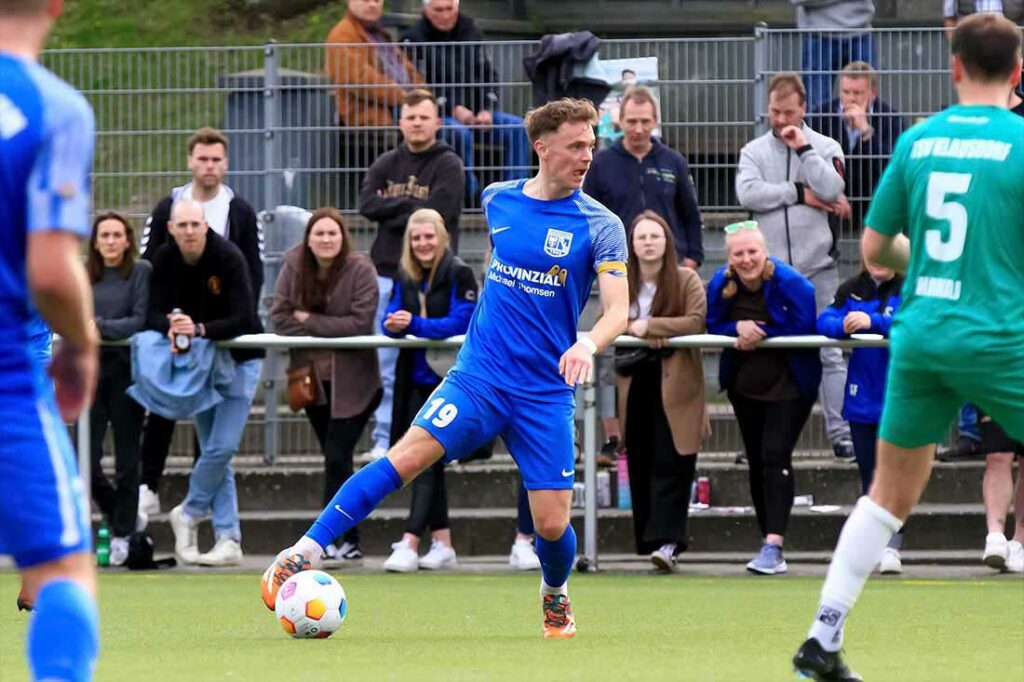 Der Treffer von Thies Borchardt reicht dem SV Dörpum im Nordfriesland-Derby gegen Rantrum nicht zum Punktgewinn. 2024 Ismail Yesilyurt