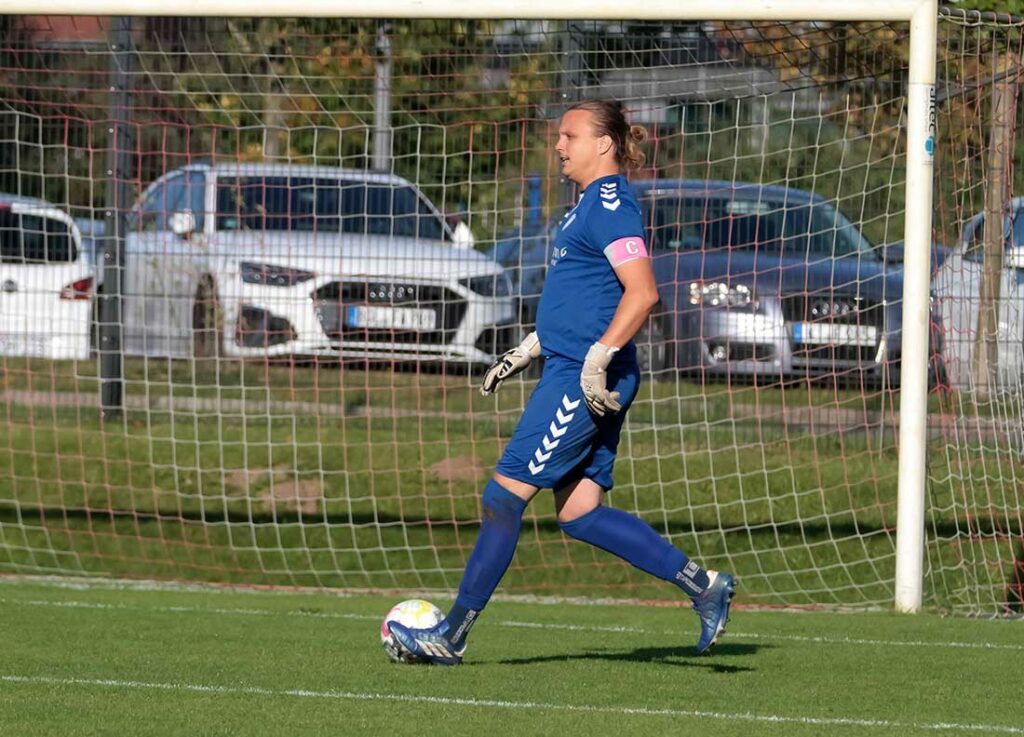 Plöns starker Keeper Nils Fischer hält sein Team in der 2. Halbzeit im Spiel. © 2024 Ismail Yesilyurt Plöns starker Keeper Nils Fischer hält sein Team in der 2. Halbzeit im Spiel. © 2024 Ismail Yesilyurt