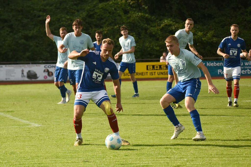 Mika Jöhnk und die TUS-Liga sind seit 10 Spielen ungeschlagen. © Olaf Wegerich Mika Jöhnk und die TUS-Liga sind seit 10 Spielen ungeschlagen. © Olaf Wegerich
