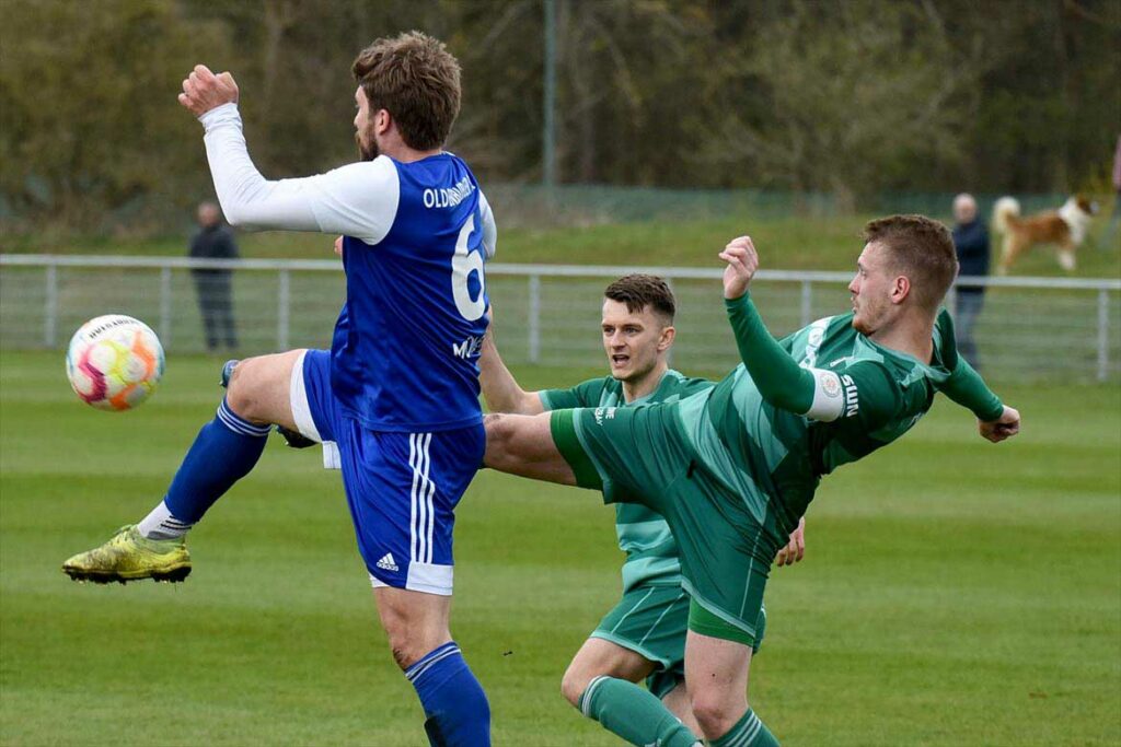Timo Barendt (PSV Neumünster) gegen Jan-Niclas Müller (Oldenburger SV). © 2023 Olaf Wegerich