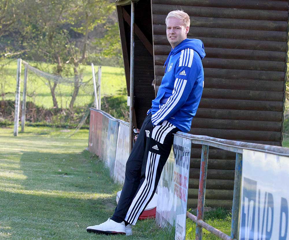 Coach Simon Wobken (TSV Selent) kann mit dem Punkt gut leben. © 2023 Ismail Yesilyurt Coach Simon Wobken (TSV Selent) kann mit dem Punkt gut leben. © 2023 Ismail Yesilyurt