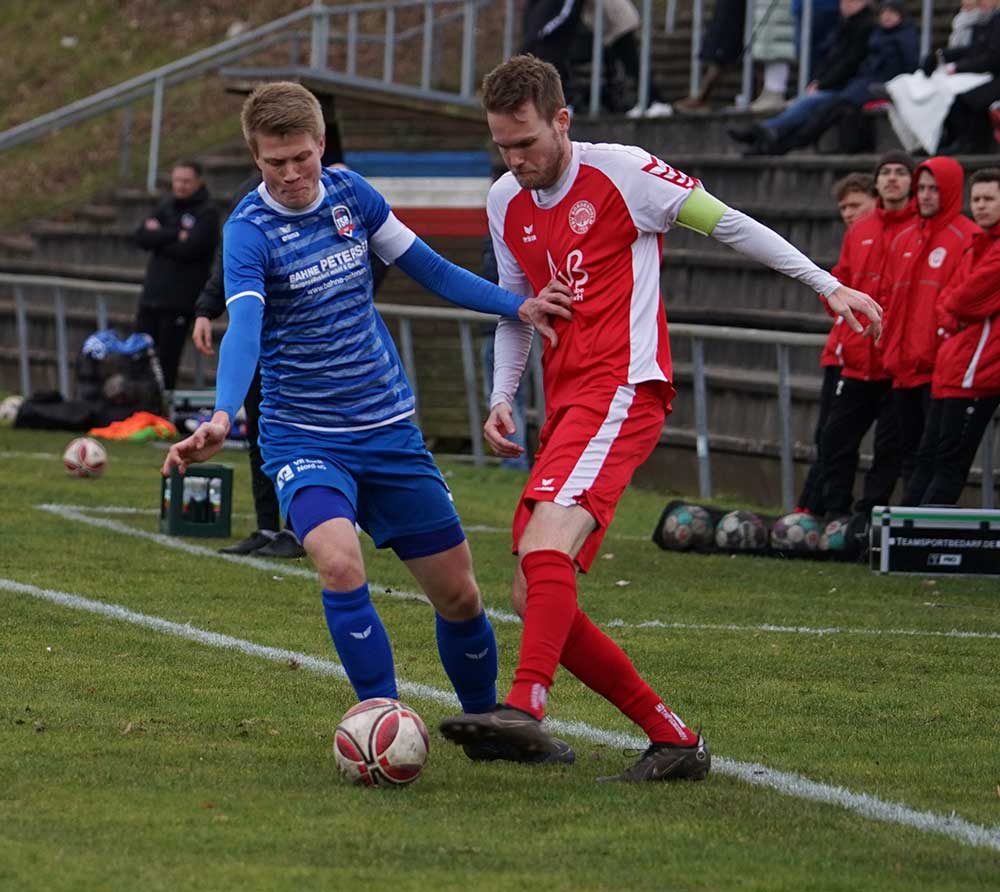 Kapitäne unter sich Nico Holtze (li., TSB Flensburg) und Alexander Meyerfeldt (TSV Bordesholm. © 2023 Jacqueline Röder