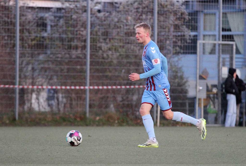 Jonas Kabus (Weiche Flensburg 08 II) ist ein Eckpfeiler des Teams von Dimitry Kehl. @ 2024 Ismail Yesilyurt Jonas Kabus (Weiche Flensburg 08 II) ist ein Eckpfeiler des Teams von Dimitry Kehl. @ 2024 Ismail Yesilyurt