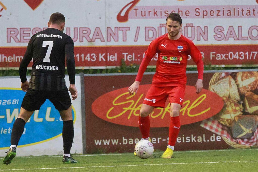 Marvin Lorentzen (re., Inter Türkspor) war nach dem Ausfall der kompletten Sturmreihe der einzge nominelle Angreifer. © 2023 Ismail Yesilyurt
