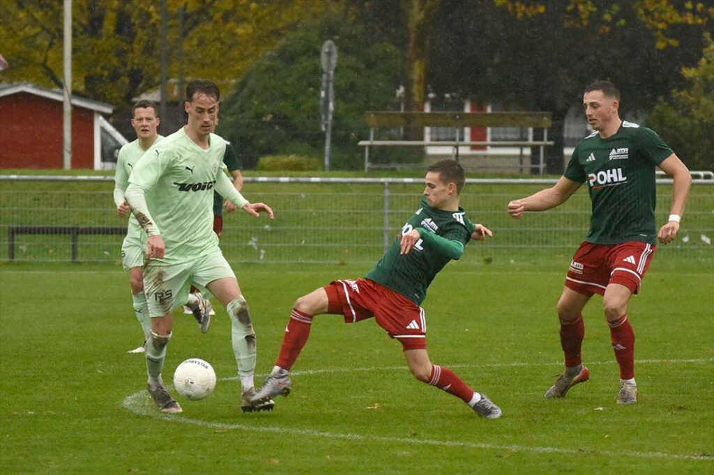 Jesper Tiedemann (PSV) gegen Thies Kochanski (MTSV). © 2025 Olaf Wegerich Jesper Tiedemann (PSV) gegen Thies Kochanski (MTSV). © 2025 Olaf Wegerich