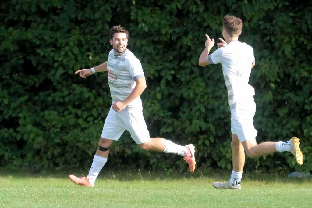 Luca Bertermann (SG Eckernförde-Fleckeby) darf sich freuen. Bester Schütze mit 3 Toren gegen den TSV Flintbek. © 2024 Ismail Yesilyurt