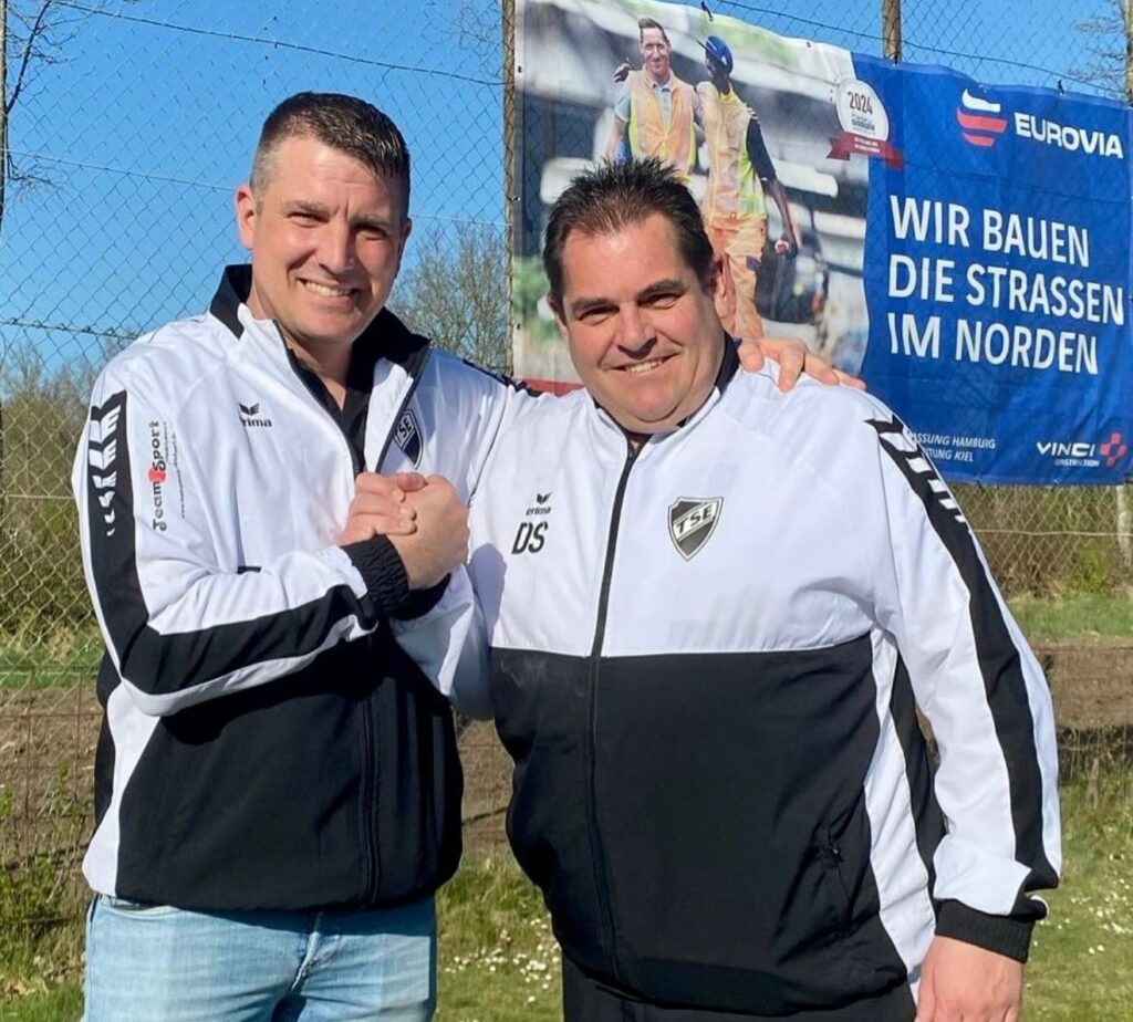 Von links. Patrick Hanka der sportliche Leiter und Dennis Sanft der Trainer der TS Einfeld. © 2026 Jana Reimers
