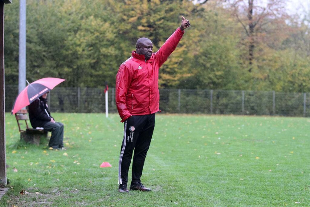 Der 52-jährige Co-Trainer Mamadou Sabaly (Heider SV II) kam zu seinem zweiten Saisoneinsatz.  © 2025 Ismail Yesilyurt