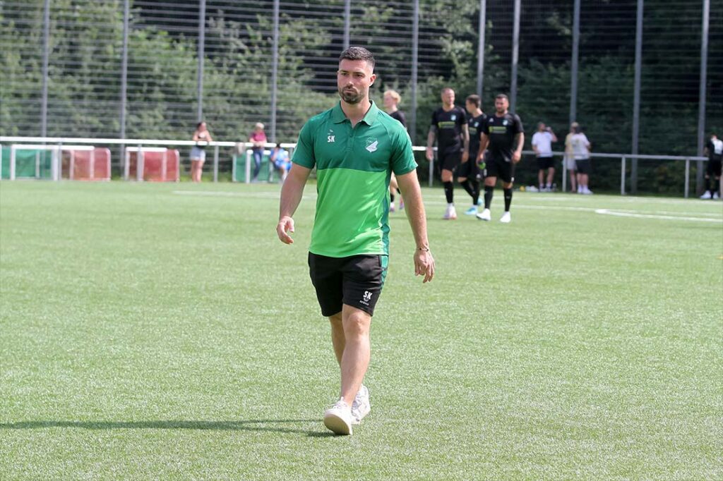 Sebastian Kiesbye und der TSV Hattstedt verließen mit dem 1:0 in Kropp den direkten Abstiegsplatz. © 2025 Ismail Yesilyurt