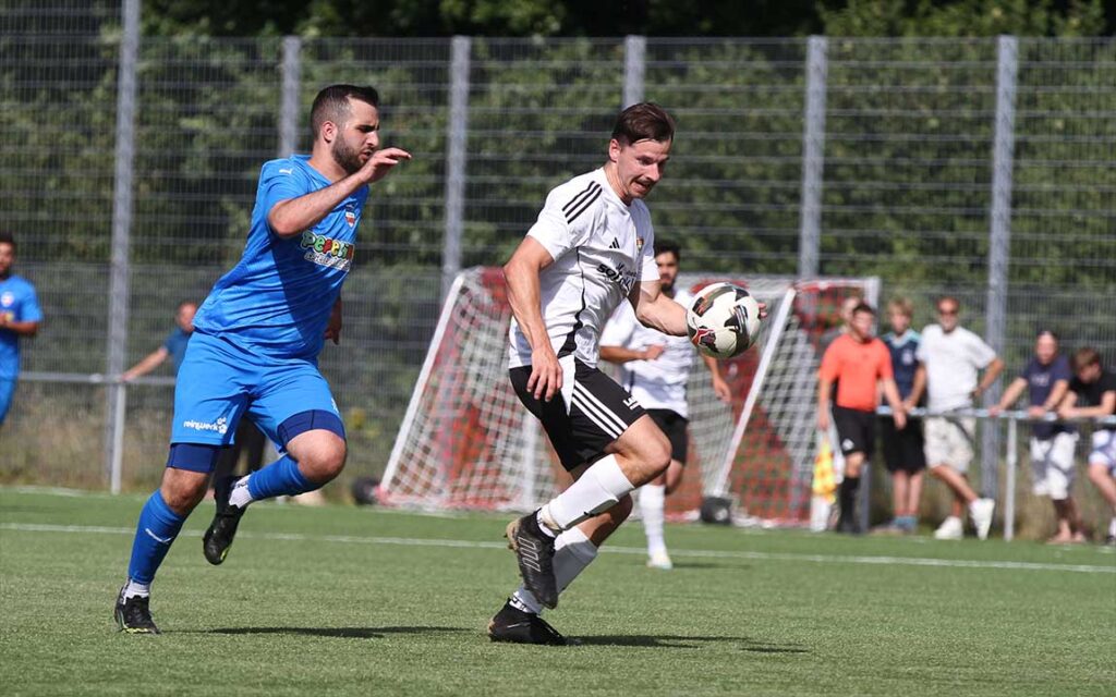 Doppeltorschütze Malte Andres (re., TSV Kronshagen) gehörte dem Tiki-Taka-Quartett an. © 2026 Ismail Yesilyurt Doppeltorschütze Malte Andres (re., TSV Kronshagen) gehörte dem Tiki-Taka-Quartett an. © 2026 Ismail Yesilyurt