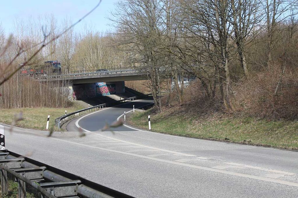 Der gleiche Blick heute. Geparkt werden darf hier heute nicht mehr. © Stadtarchiv Kiel Der gleiche Blick heute. Geparkt werden darf hier heute nicht mehr. © Stadtarchiv Kiel.JPG
