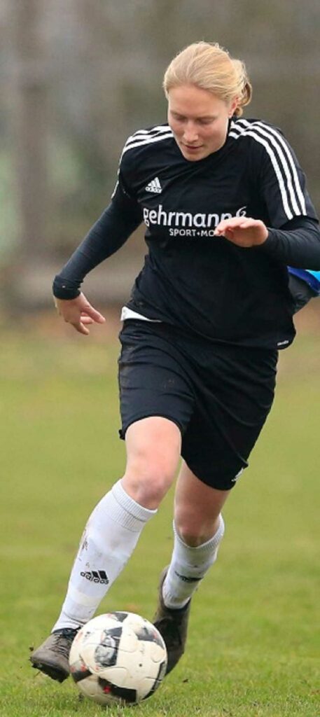 Top - Rettungssanitäterin Lina Beck absolvierte alle Pflichtspiele und wurde Torschützenkönigin mit 24 Treffern. Foto hfr Fortuna Bösdorf