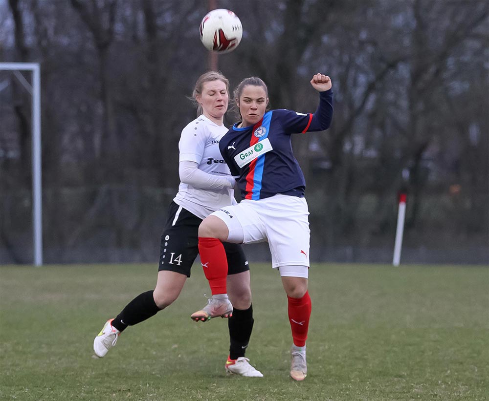 Super Einstand für Laetitia Mikolassek, vor KMTV-Spielerin Cathrin Klopp. Super Einstand für Laetitia Mikolassek, vor KMTV-Spielerin Cathrin Klopp. © Ismail Yesilyurt