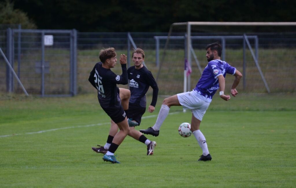 Jannes Röschmann (Eckernförde) gegen Alban Jashari (VfR), © 2026 Olaf Wegerich Jannes Röschmann (Eckernförde) gegen Alban Jasari (VfR), © 2026 Olaf Wegerich
