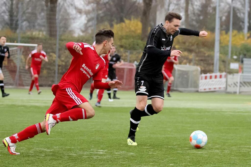 Patrick Wemmer (Laboe, re.), gegen Burak Özcan (Flintbek), besass die Chancen zum Anschlusstreffer. Patrick Wemmer (Laboe, re.), gegen Burak Özcan (Flintbek), besass die Chancen zum Anschlusstreffer.